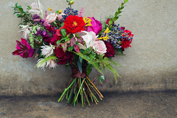 Недорогая доставка цветов позволит очень часто баловать романтичного Тельца милыми букетами.