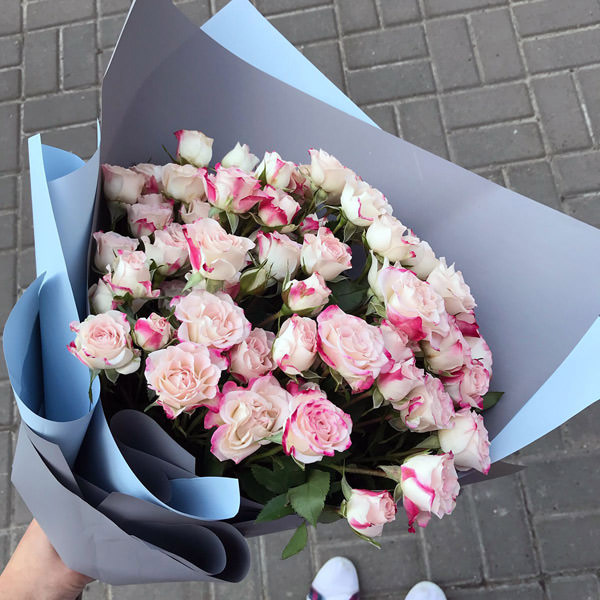 Трогательные и красивые букеты из роз способны творить чудеса – такой презент растопит холодное сердце неприступной леди, выразит ваши чувства, настроит на романтический лад.