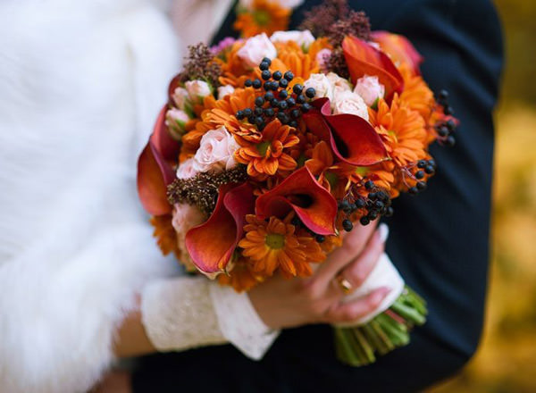 Самые роскошные букеты для невест в Казани от цветочного дома «Парижанка» – закажите осеннюю композицию с доставкой на дом.