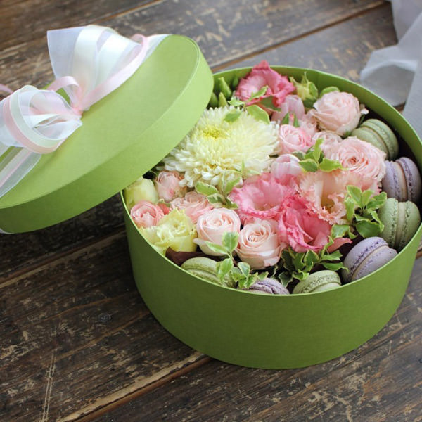 Ко Дню святого Валентина можно преподнести в подарок букет из конфет – закажите такой в цветочном салоне «Парижанка»