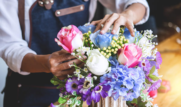 Купить цветы в Казани в салоне «Парижанка» — значит показать внимание и заботу, а также выразить свои чувства