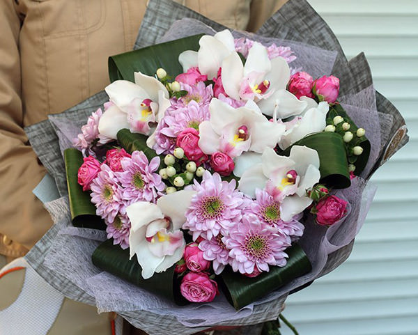 Восхитительные цветы с доставкой цветов от флористической мастерской «Парижанка» в Казани – делать приятные сюрпризы просто.