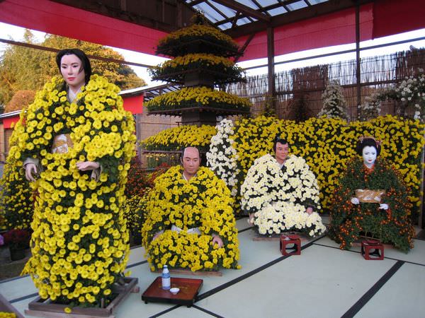 Выставка кукол кику-нингё в Юсима
