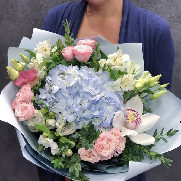 Хотите купить цветы в интернет-магазине – заходите на сайт мастерской флористики «Парижанка» в Казани.