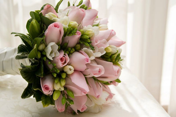 Нежные свадебные цветы и доставка цветов – в салоне «Парижанка».