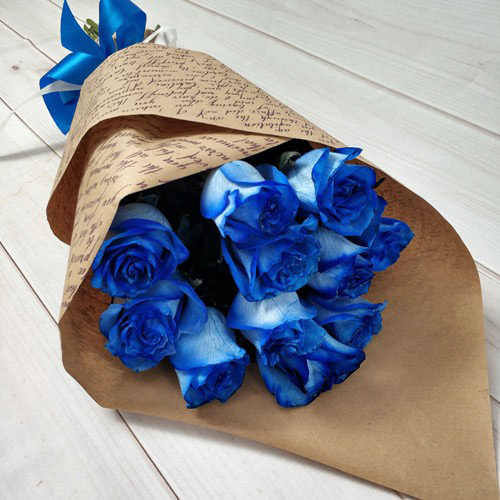 Удивите свою любимую композицией синего цвета – в салоне «Парижанка» в Казани цена роз невысокая