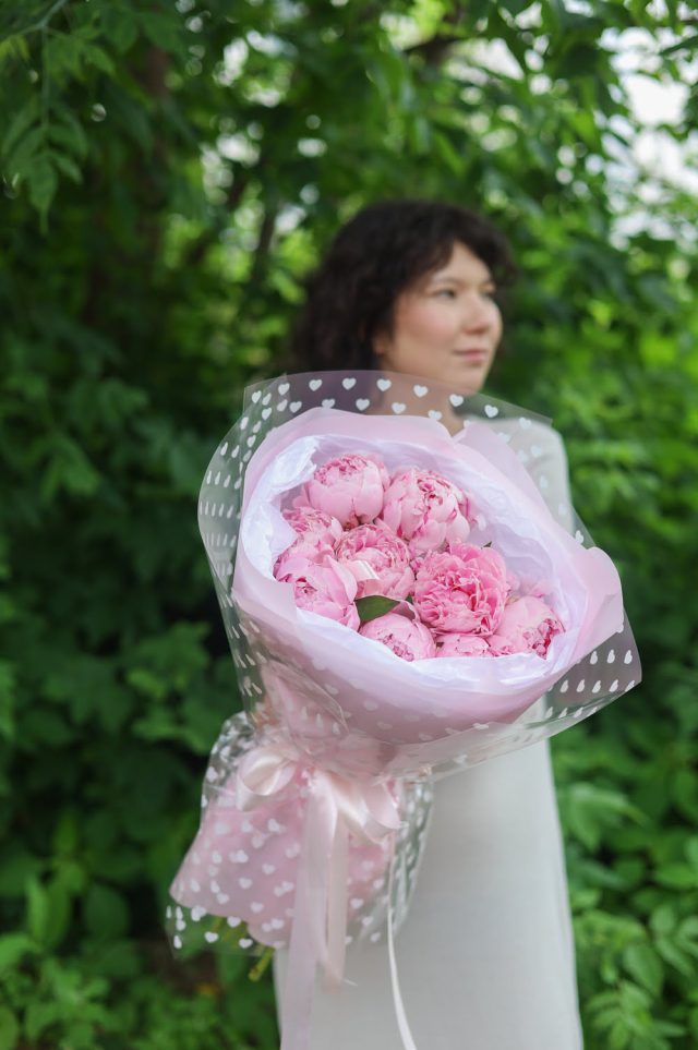 Букет из 9 розовых пионов — изображение 3