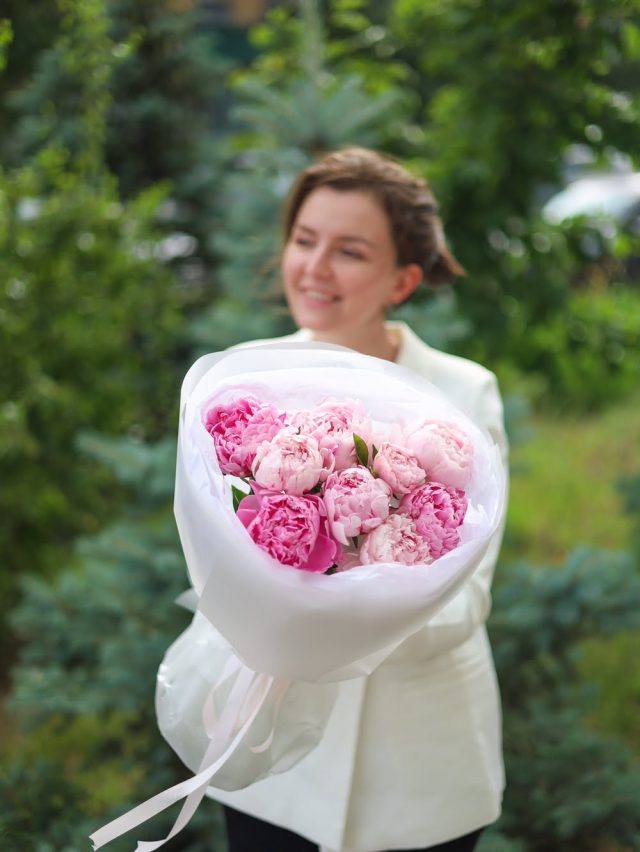 Букет из 9 розовых пионов — изображение 4