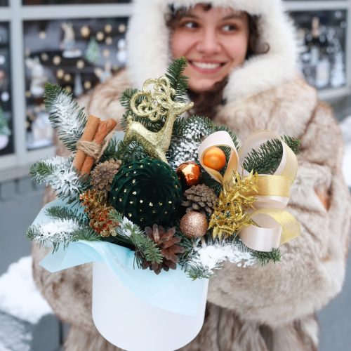 Композиция с новогодним декором