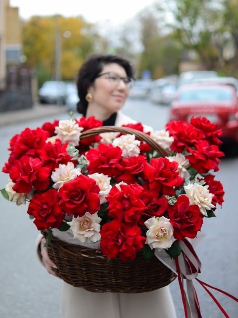 Большая корзина французских роз