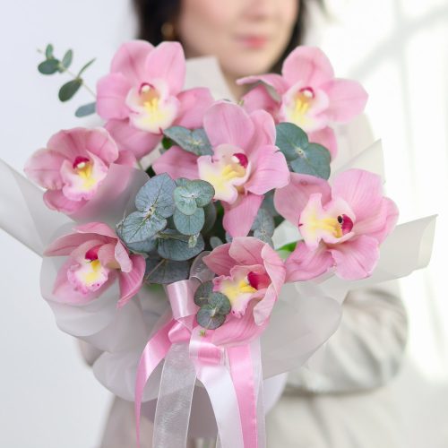 Композиция розовых орхидей