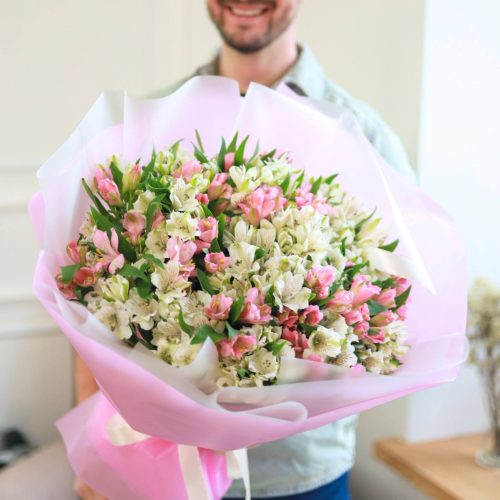 Большой букет альстромерий