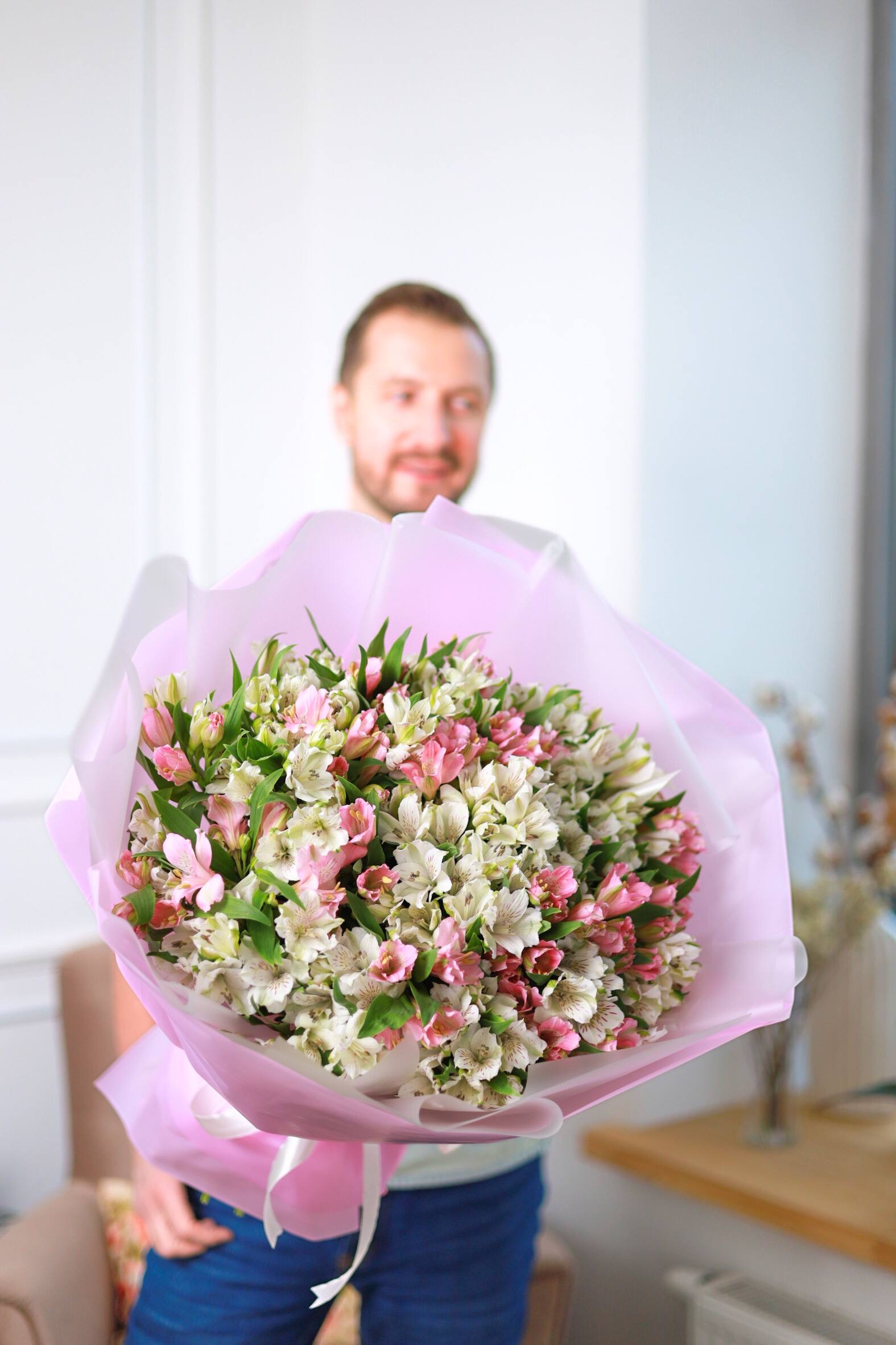 Большой букет альстромерий — изображение 3