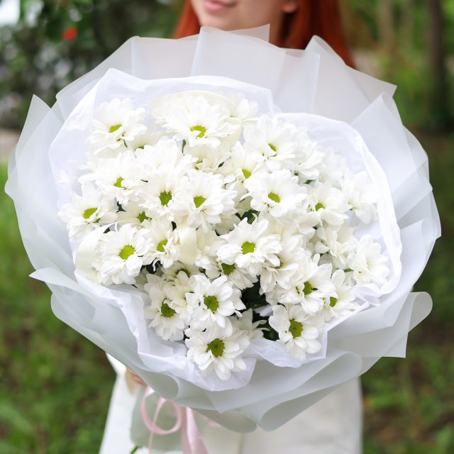 Стойкий букет кустовых хризантем (7)