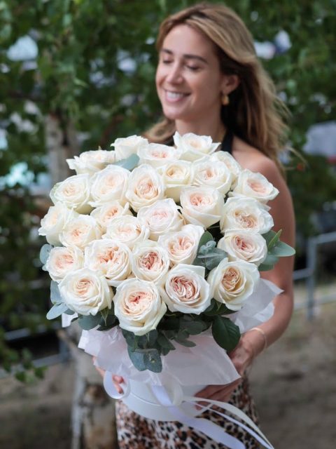 Композиция пионовидных роз White O’Hara