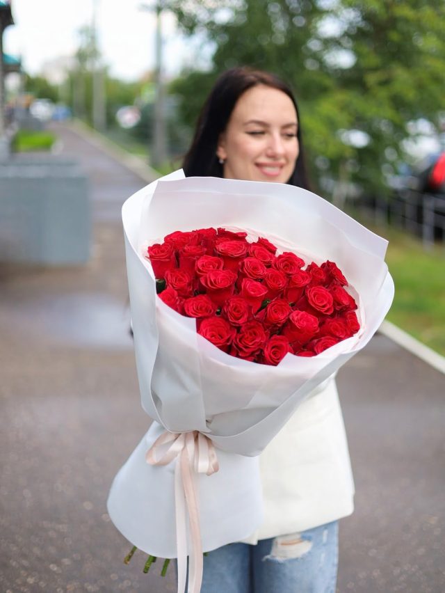 Потрясающий букет красных голландских роз (35) — изображение 3