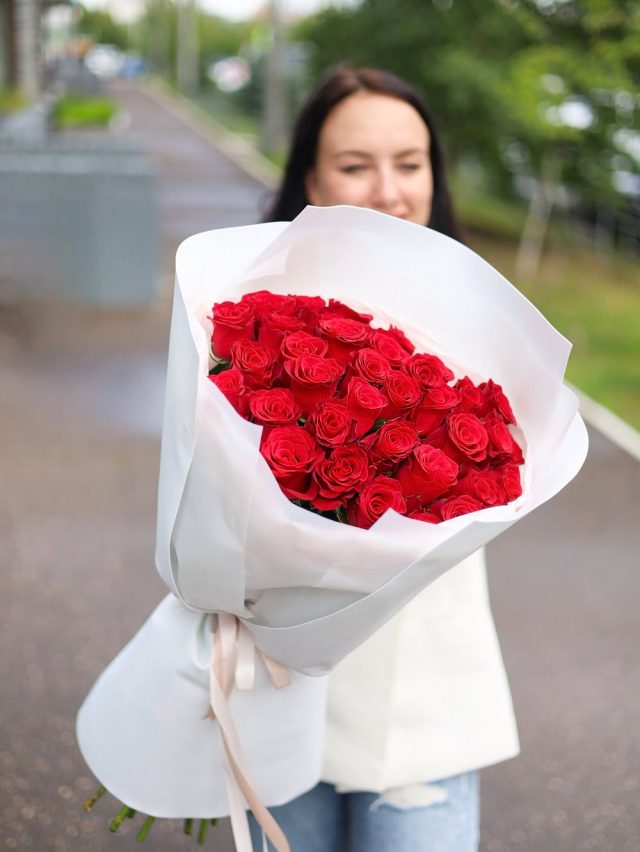 Потрясающий букет красных голландских роз (35) — изображение 2