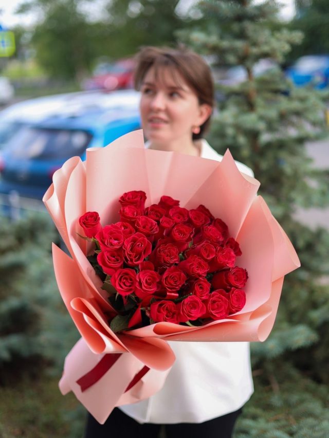 Потрясающий букет красных роз (35) — изображение 2