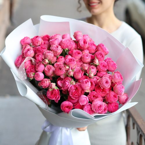 Великолепный букет премиальных пионовидных роз