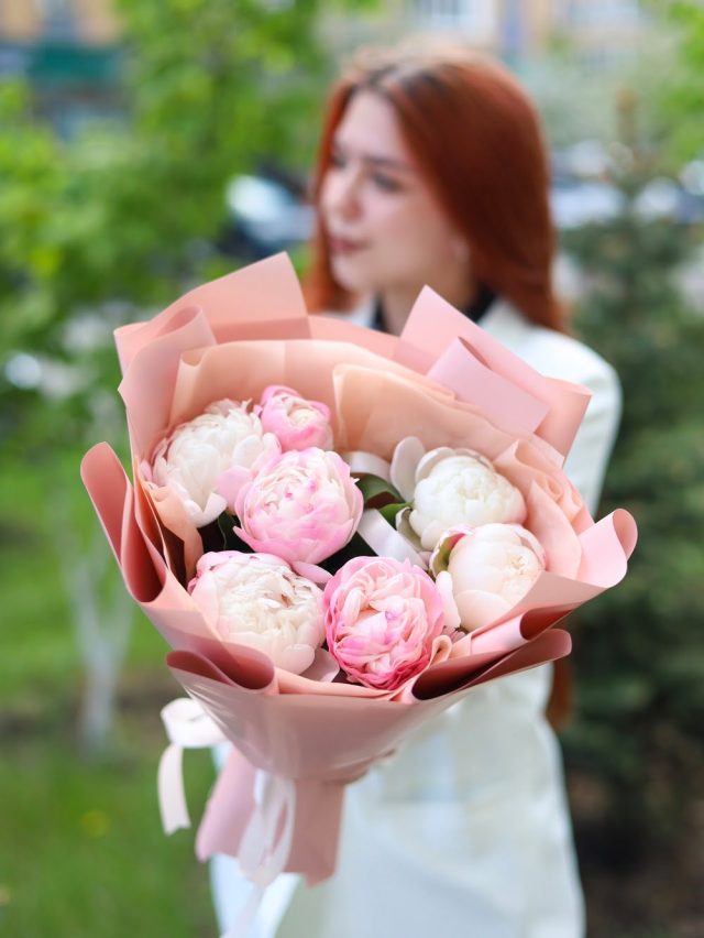 Букет из 7 розовых пионов — изображение 2