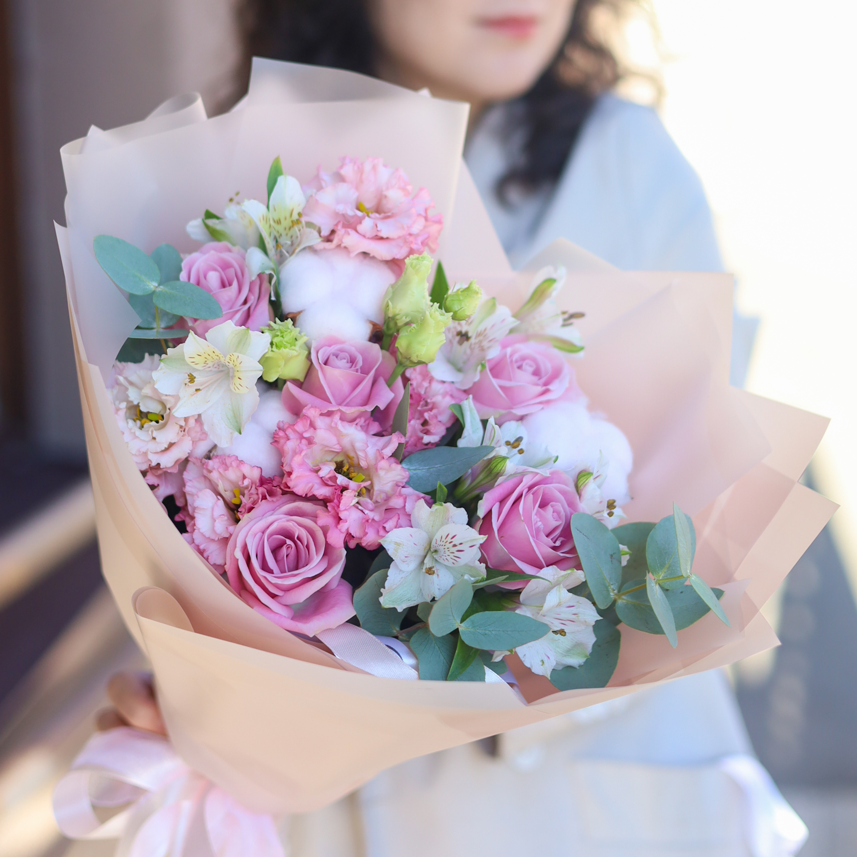 Нежный букет с ажурной эустомой