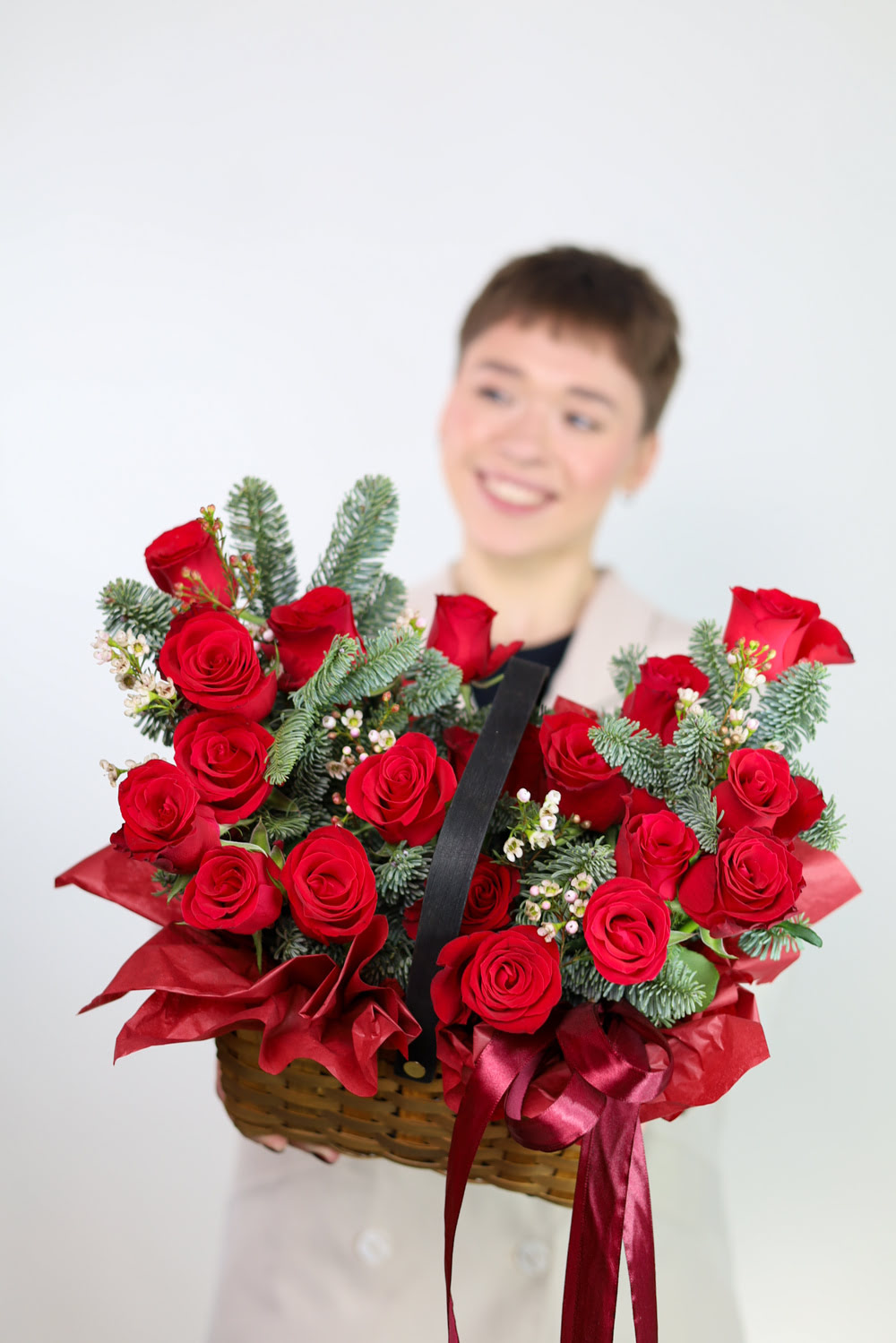 Корзина красных роз и нобилиса — изображение 2
