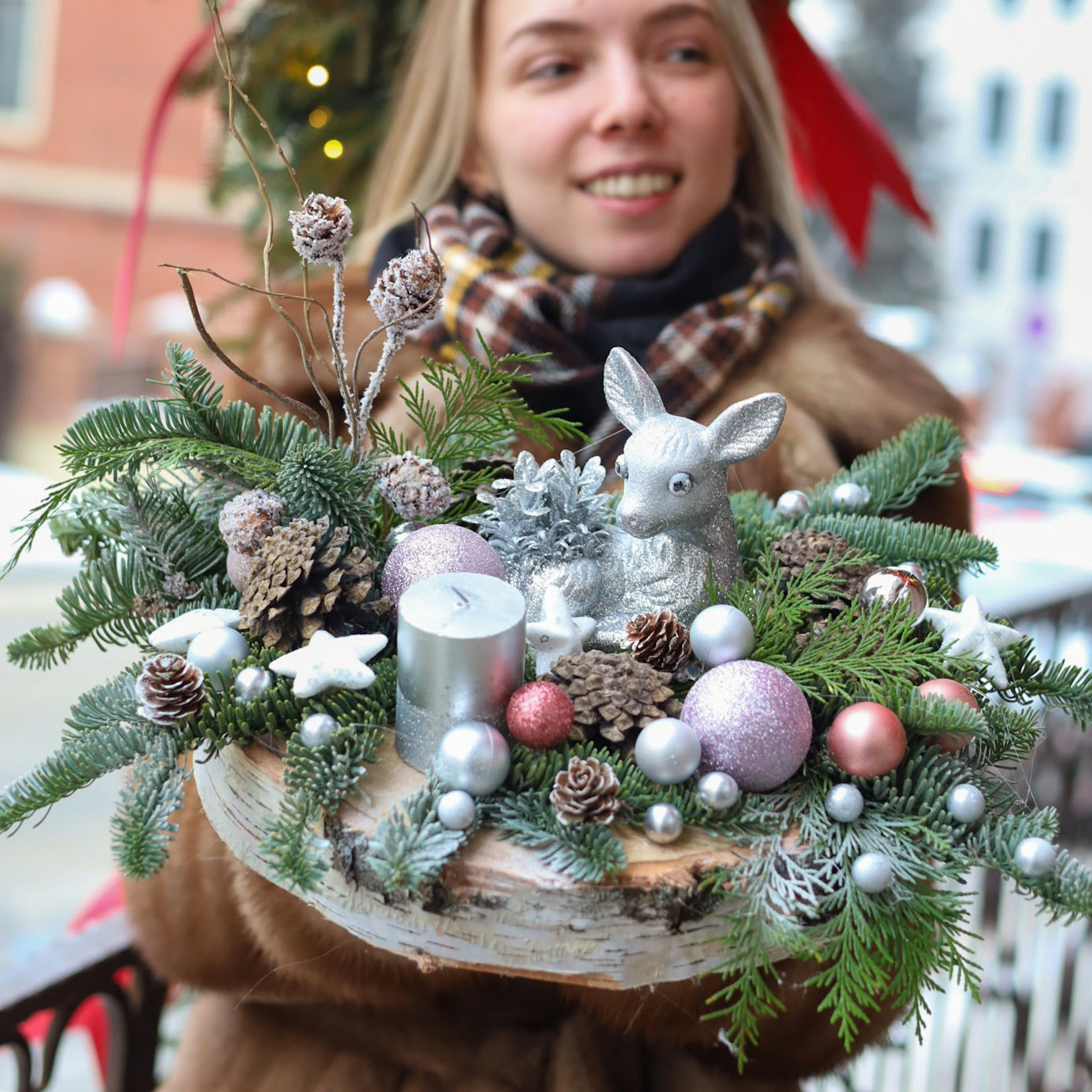 Композиция с олененком в серебристой гамме