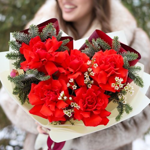 Букет с крупными французскими розами