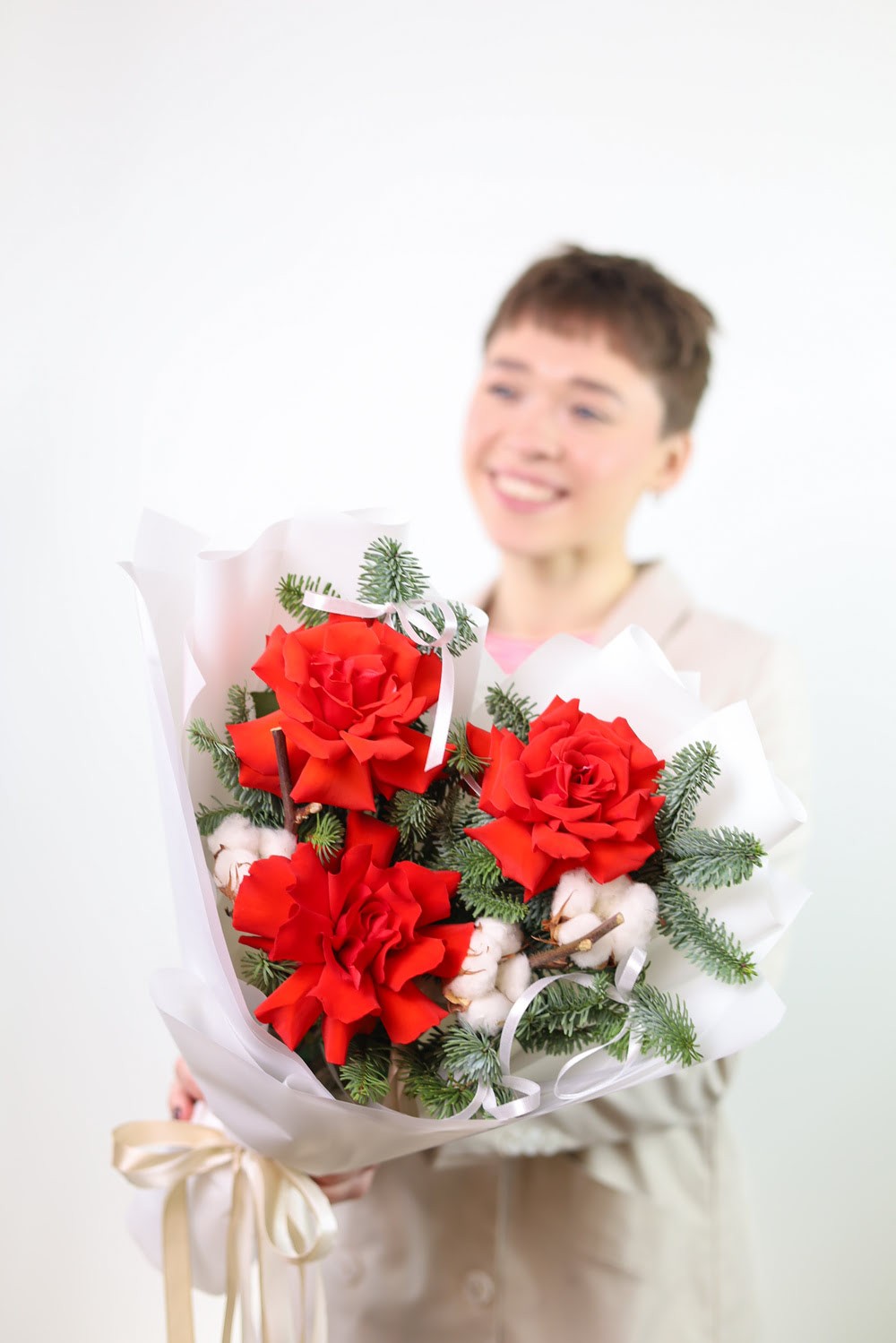 Букет с французскими розами и нобилисом — изображение 2