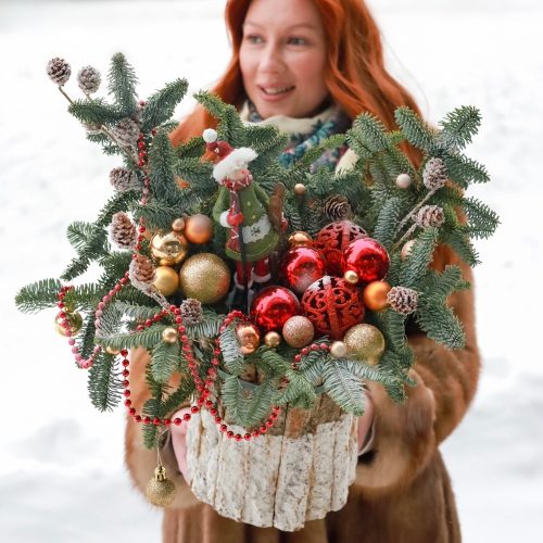 Роскошная новогодняя композиция с елью