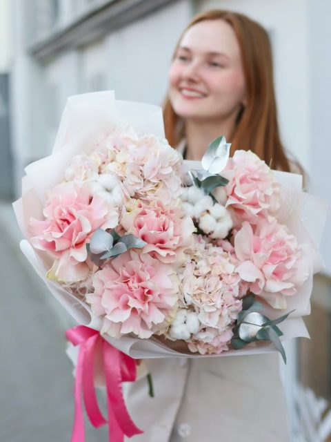 Воздушный букет с ажурными розами