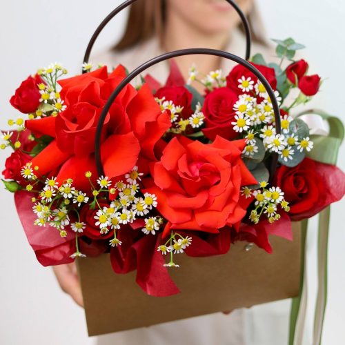 Композиция с ажурными розами