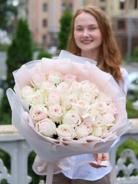 Букет пионовидных роз White O'Hara