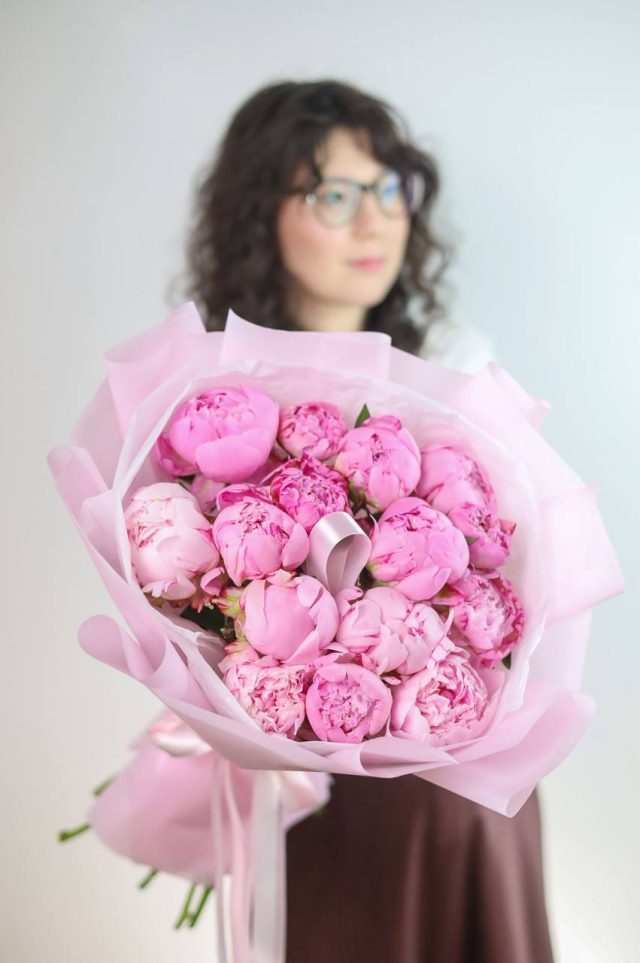 Букет из 15 пионов — изображение 2
