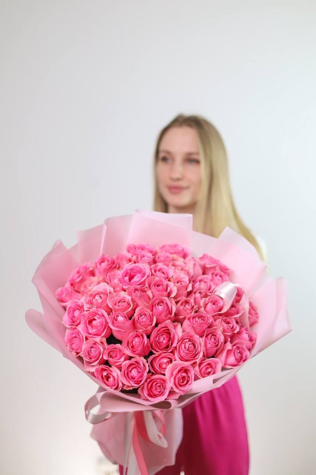 Букет из 51 розовой розы — изображение 2
