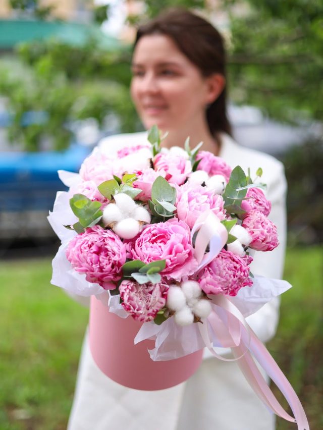 Пионы и хлопок в шляпной коробке — изображение 2