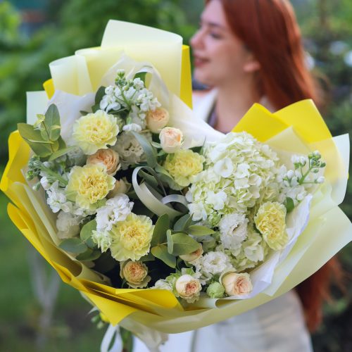 Летний букет с ароматной маттиолой