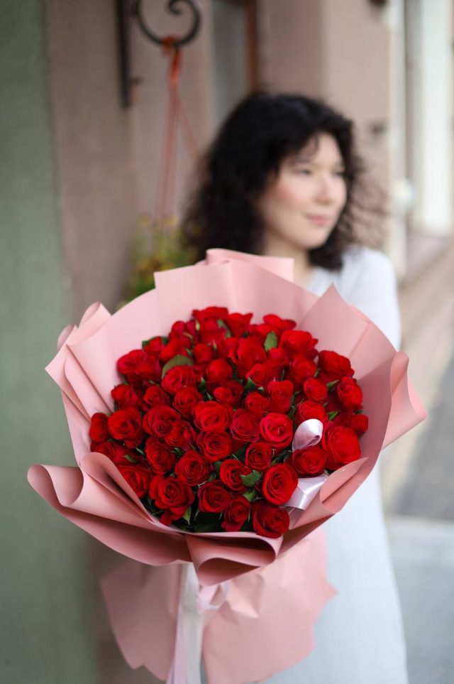 Великолепный букет красных роз (51) — изображение 2