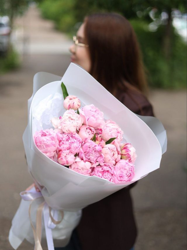 Букет из 15 пионов — изображение 2