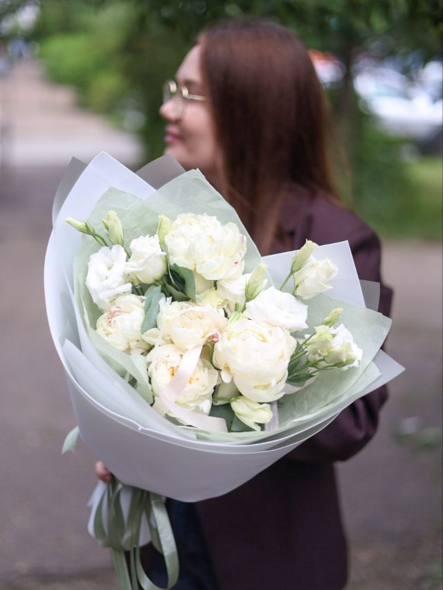 Белоснежный букет с эустомой — изображение 2