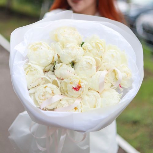 Букет роскошных белых пионов (15)