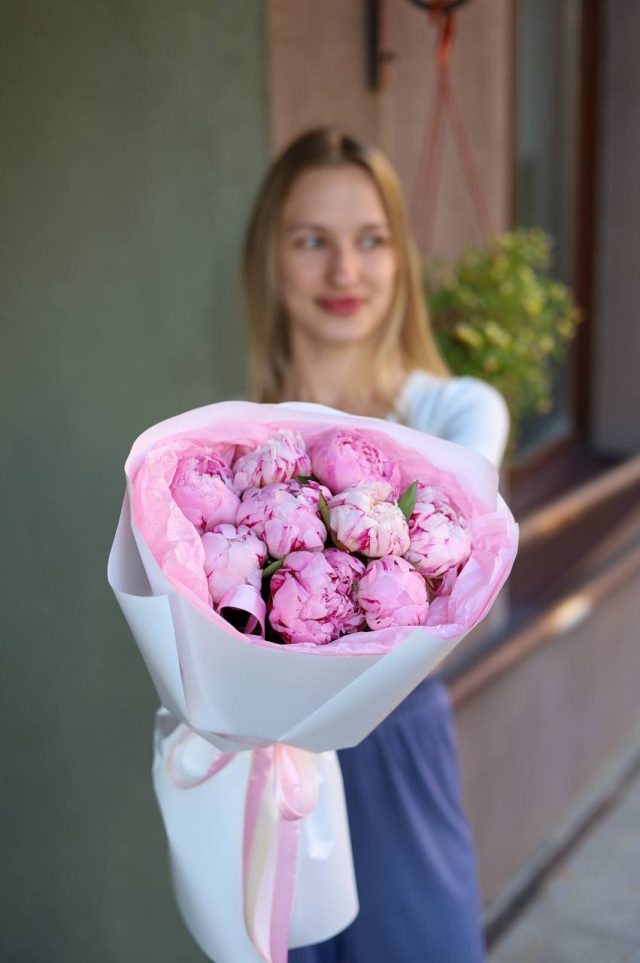 Букет из 9 пионов — изображение 2
