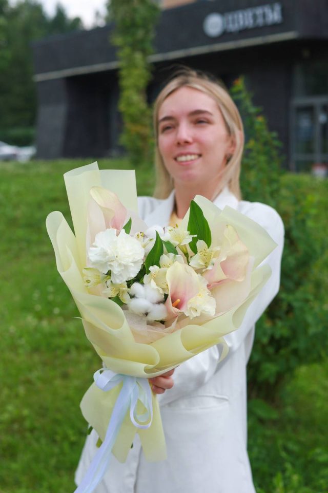 Нежный букет с каллами — изображение 2