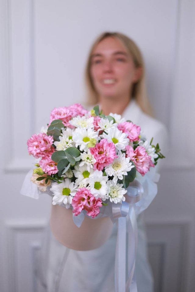 Композиция с ажурной эустомой — изображение 2