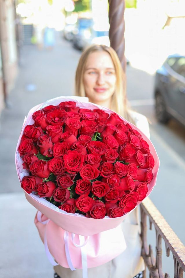 Букет из 61 розы — изображение 2