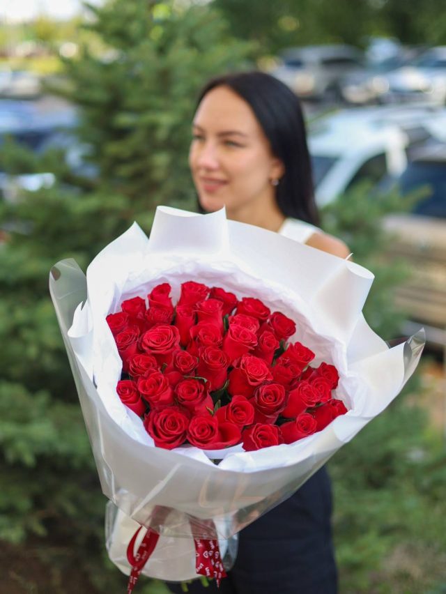 Букет из 35 красных роз — изображение 2