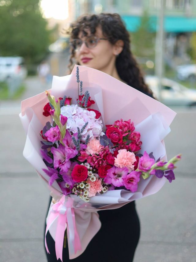 Стильный букет с лавандой и гладиолусами — изображение 2
