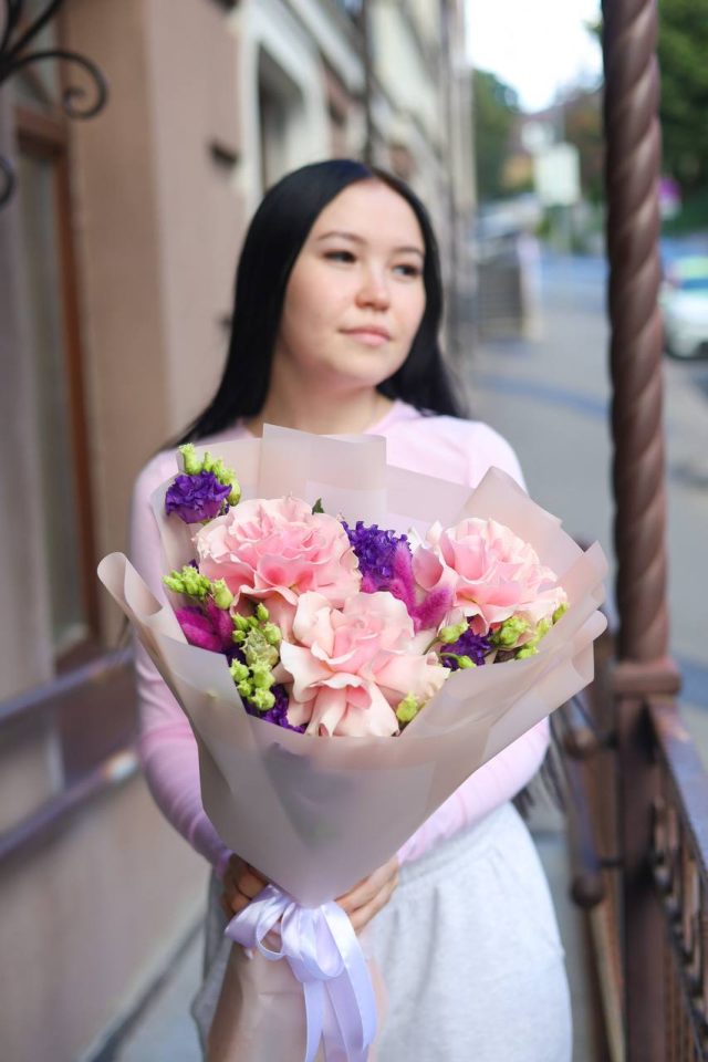 Ажурный букет с эустомой — изображение 2