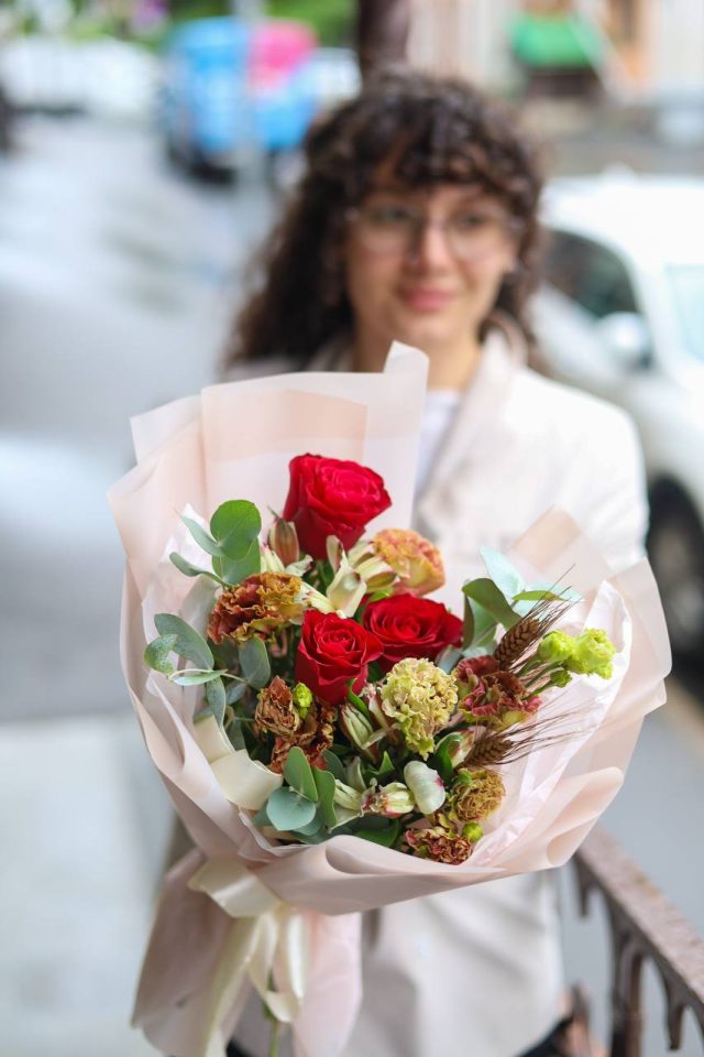 Ажурный букет с розами — изображение 2