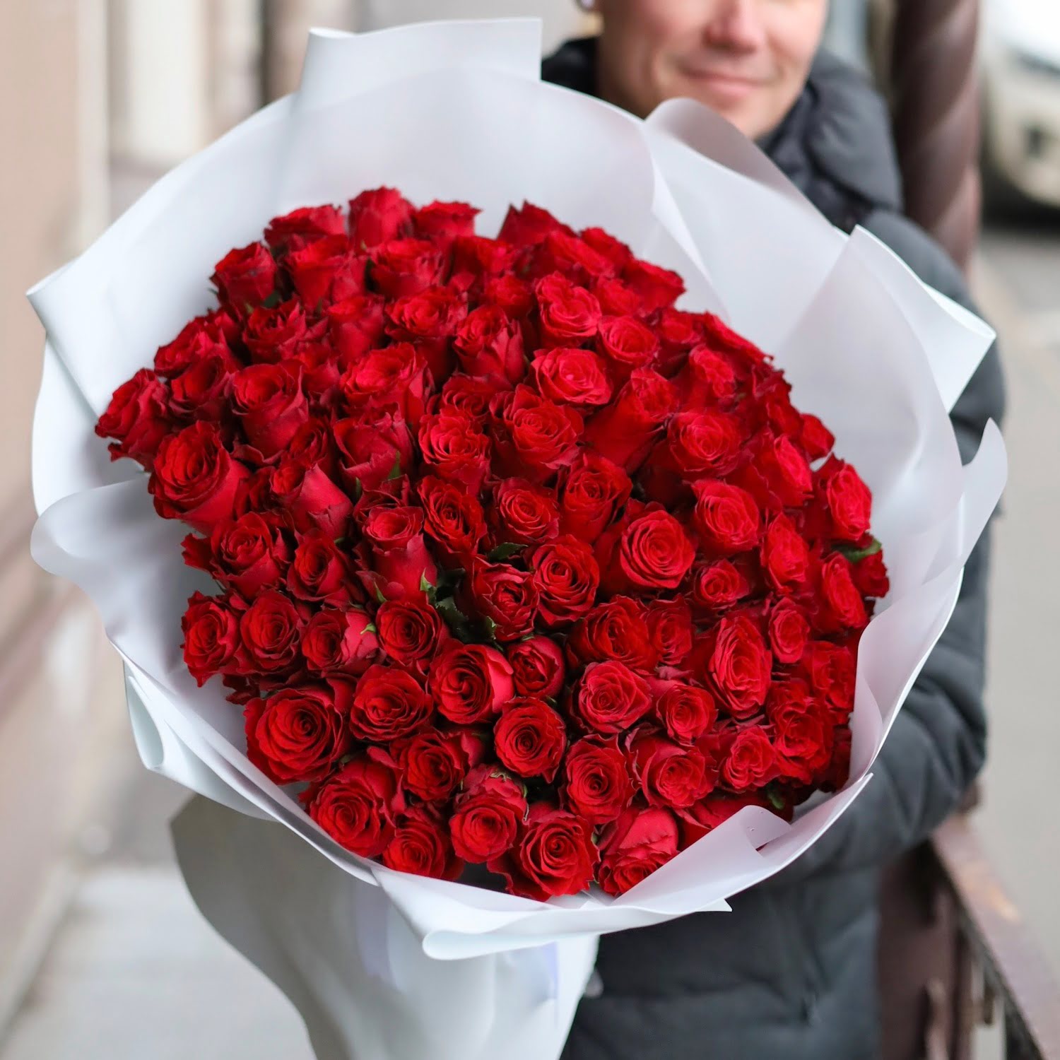 Роскошный букет красных роз (101)